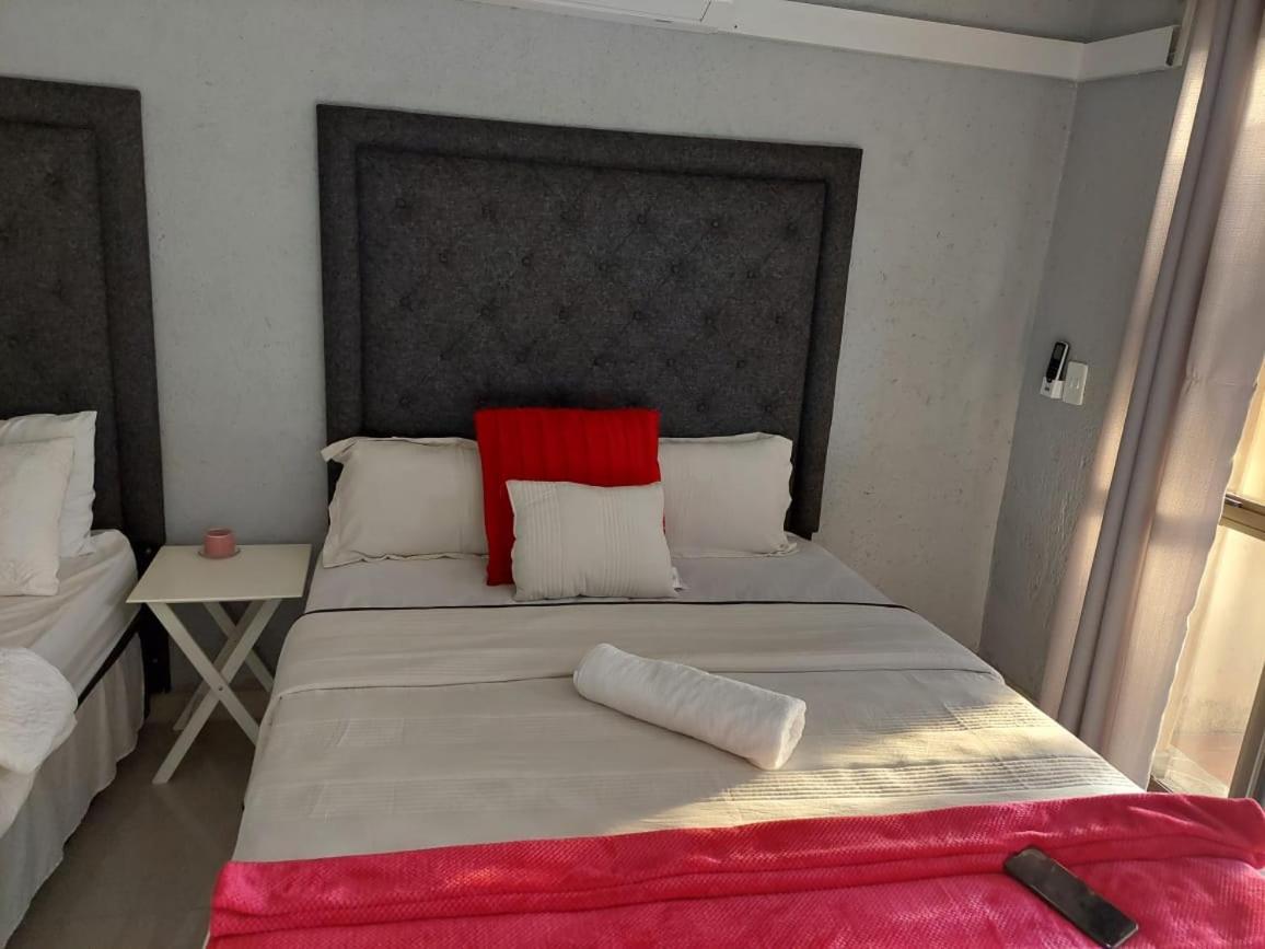 Nsuku Bed And Breakfast Thulamahashi ภายนอก รูปภาพ