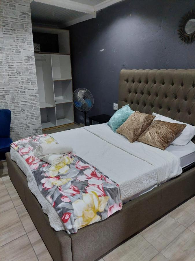Nsuku Bed And Breakfast Thulamahashi ภายนอก รูปภาพ